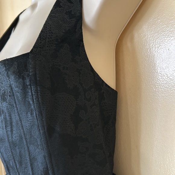 Alice + Olivia black brocade with peplum cocktail dress size 8 - Picture 9 of 16